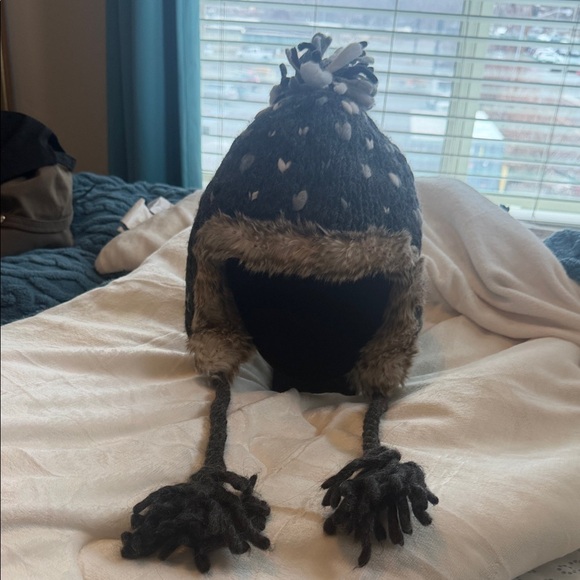 American Eagle, outfitters Black and Gray Knit Hat with Pom-Pom ❤️s design main image 11